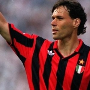 30岁因伤退役！前米兰队医：曾劝范巴斯滕别手术 他本能再踢2-3年